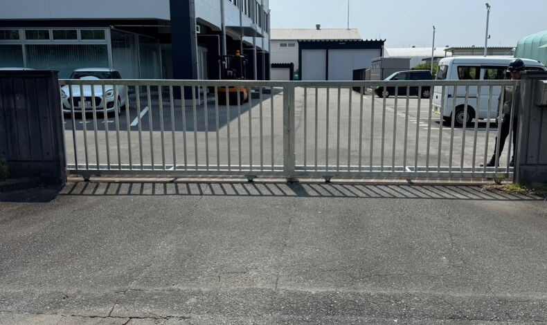 画像3239：🚧スチール製門扉（メッキ処理）製作設置工事🚧をしました